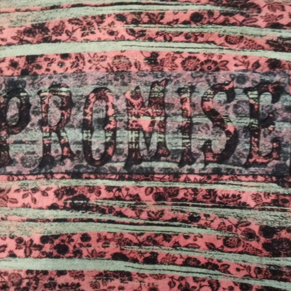 Cusco Barcelona Short Sleeve,Medium,Cotton,Unique Pattern Red/Army,Lightly Used - Picture 4 of 4